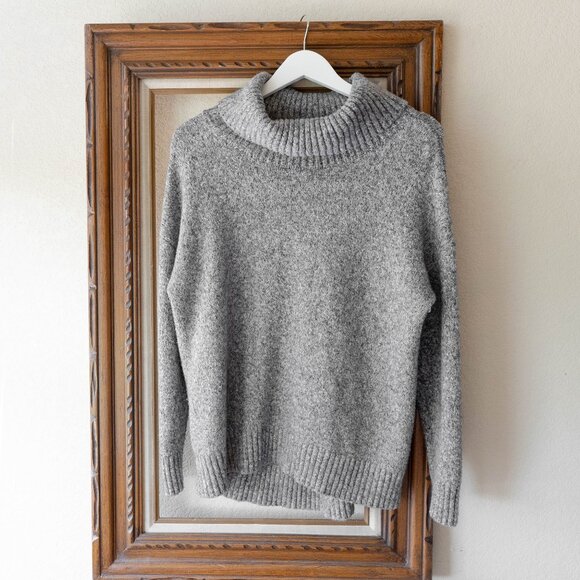 OLD NAVY SWEATER SZ M GRAY CHUNKY KNIT TURTLE COWL NECK LONG SLEEVES OVERSIZED - Picture 1 of 7